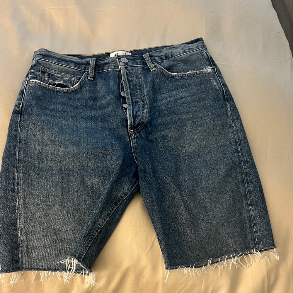 Light Blue Denim AGOLDE
'90s Shorts excellent condition. Worn maybe 3 times